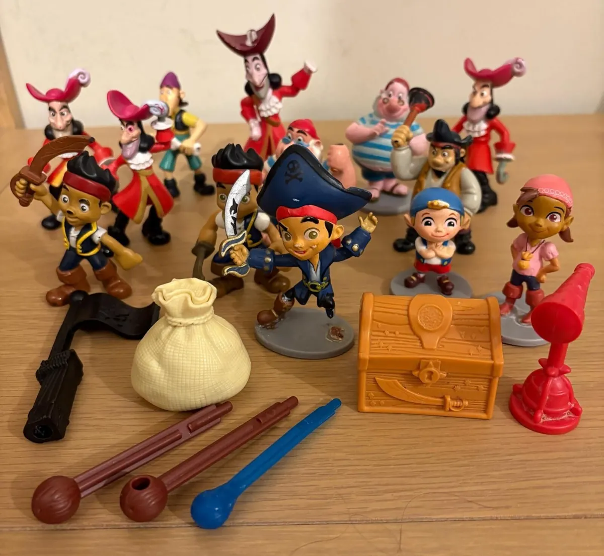 JAKE AND THE NEVERLAND PIRATE FIGURES X 13 - Image 2