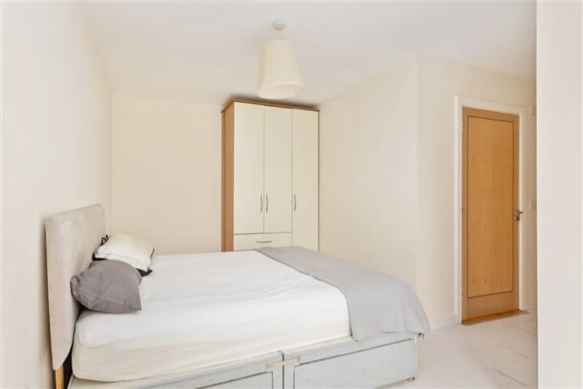 King size divan bed & mattress - Image 1