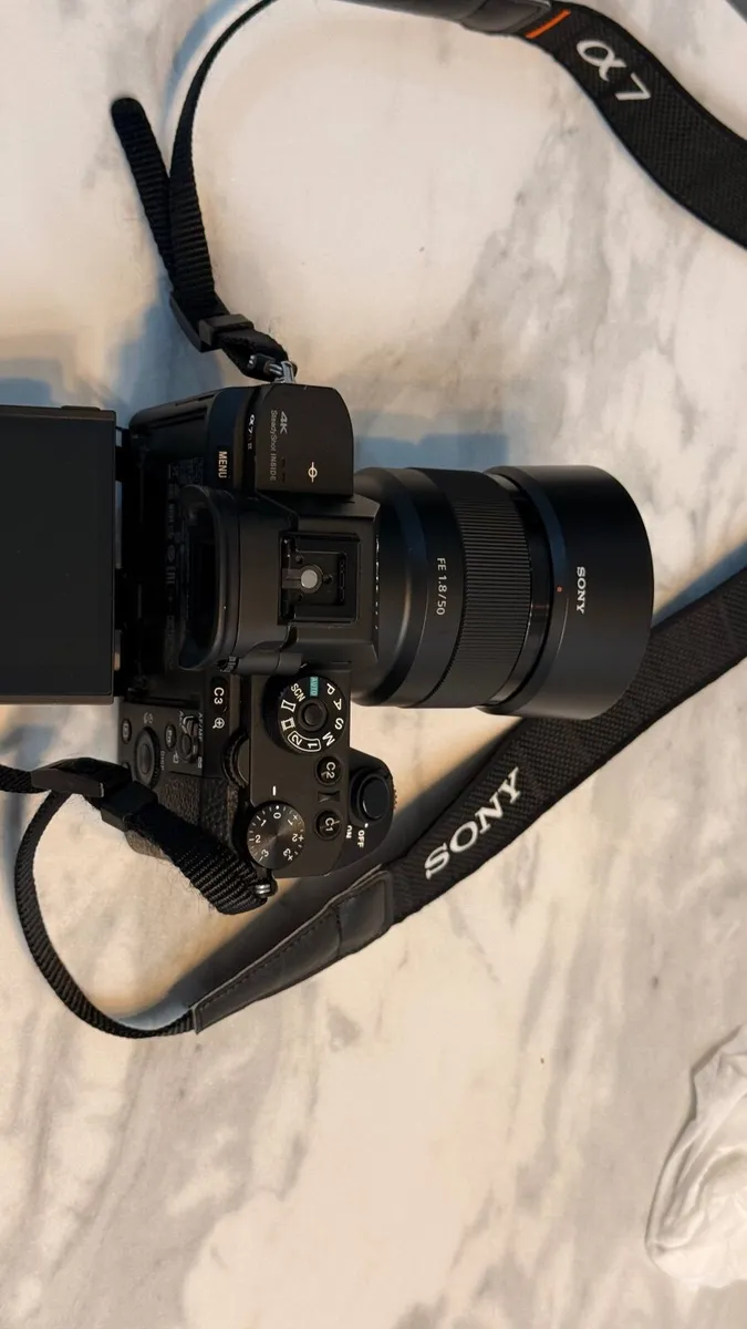 Sony A7R II 42MP Full Frame Camera + Sony 50mm f/1 - Image 4