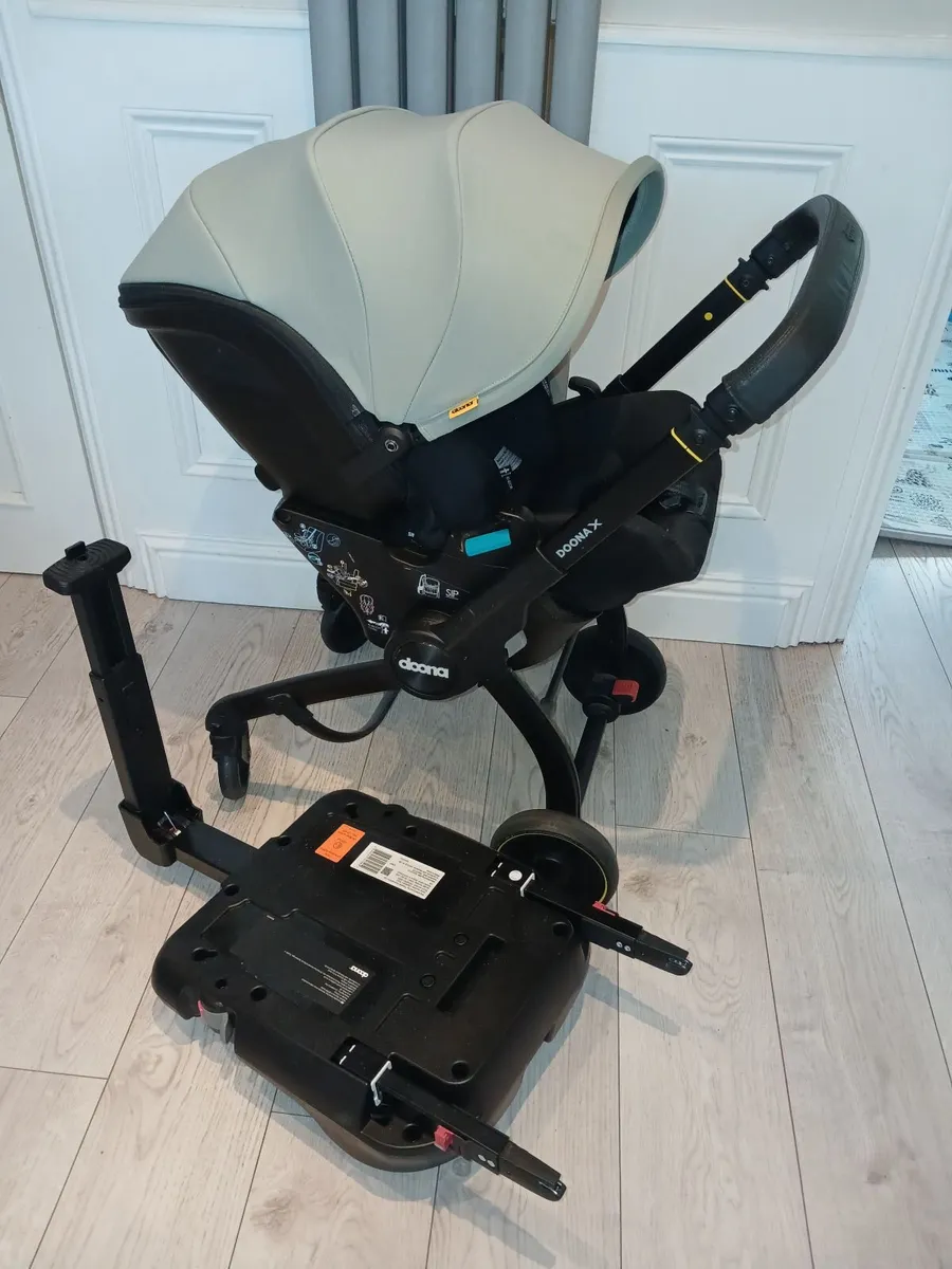 Doona X Car seat and isofix base - Image 1