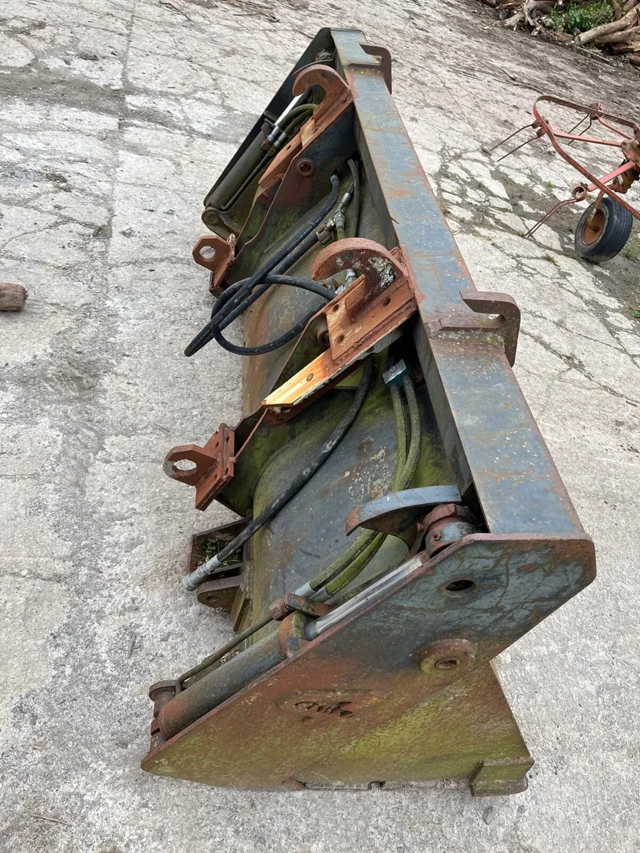 4 in 1 bucket - Image 1