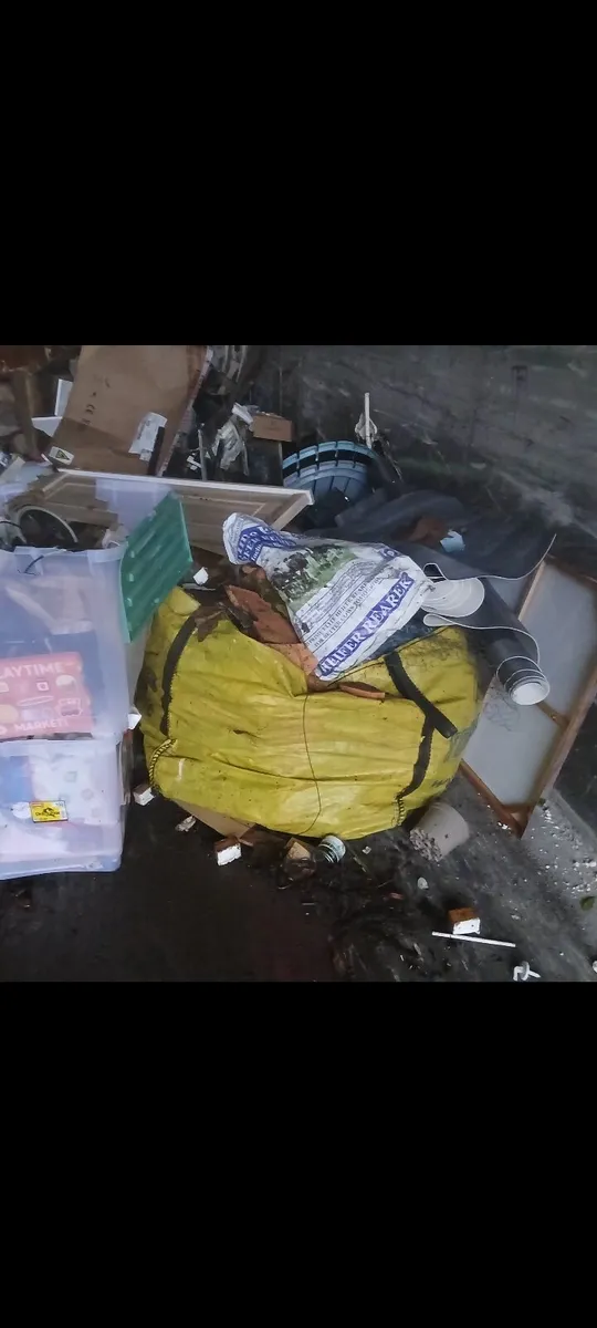 rubbish removals /all rubbish unwanted items - Image 3