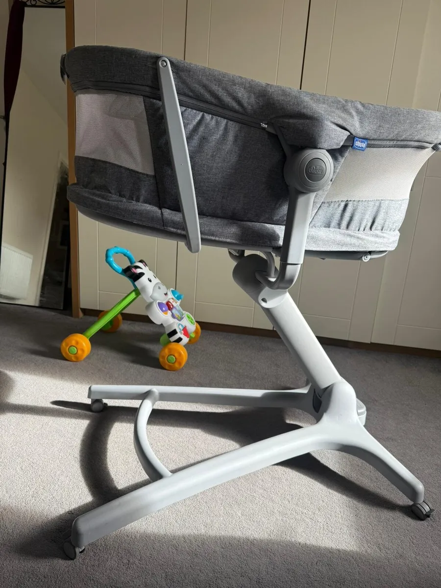 5 in 1 chair & Bassinet - Image 1