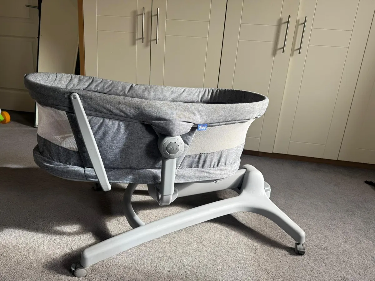 5 in 1 chair & Bassinet - Image 2