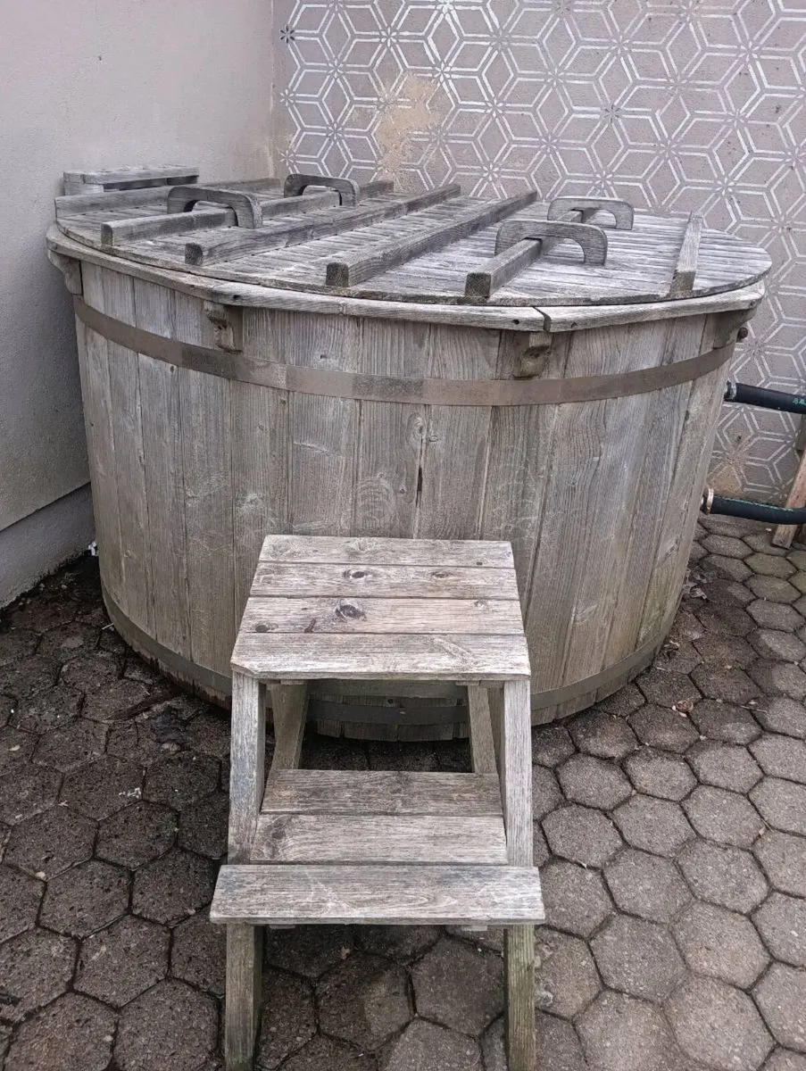 Hot tub - Image 1