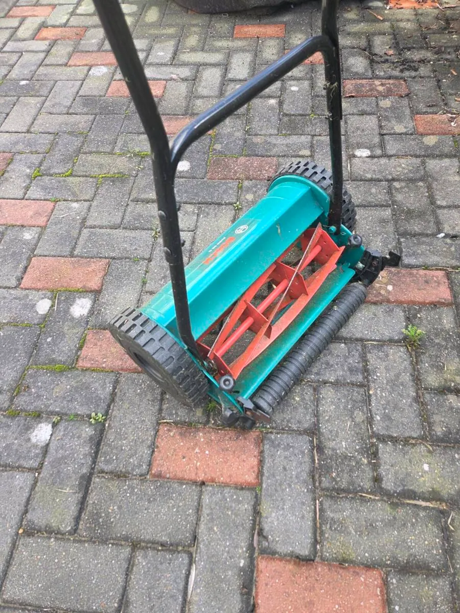 Hand Push Mower - Image 1