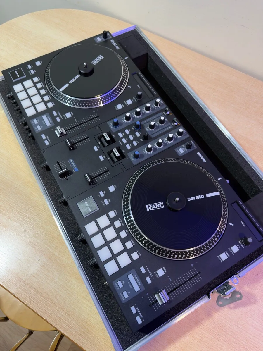 Rane one Dj controller with flight case - Image 4