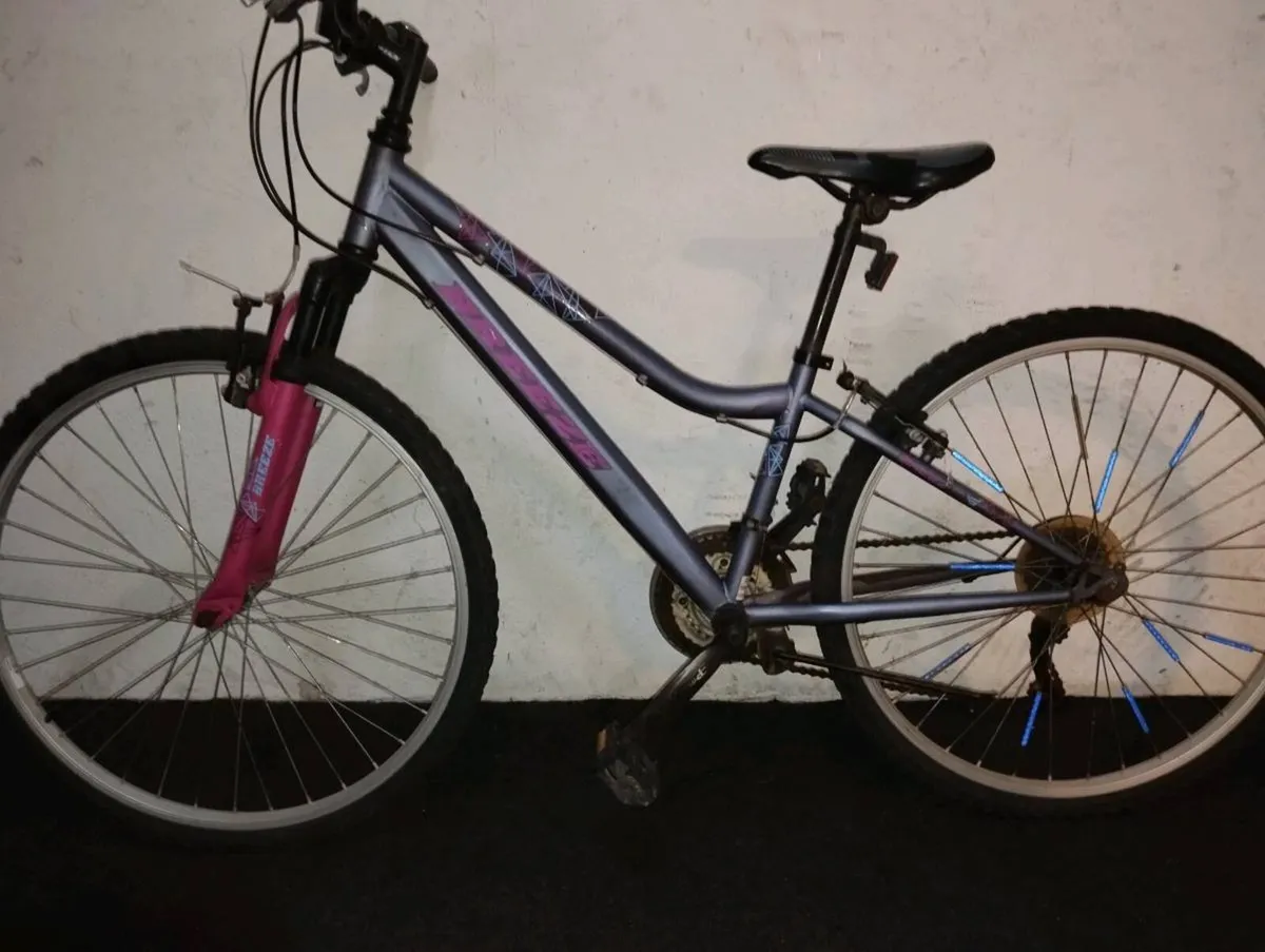 Girls 26inch bike - Image 2