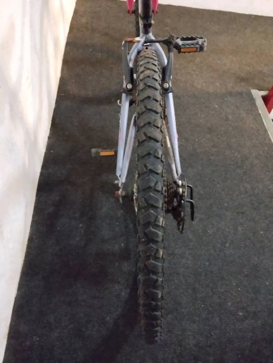 Girls 26inch bike - Image 3