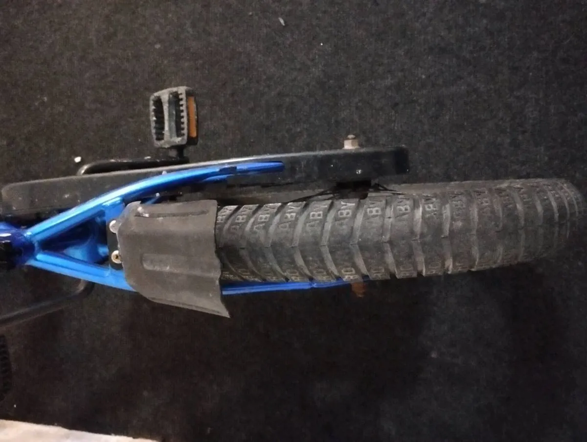 Boys 16inch bike - Image 3