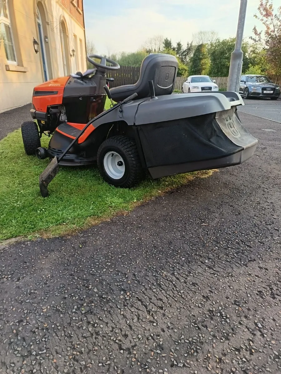 Husqvarna petrol ride on lawnmower - Image 4