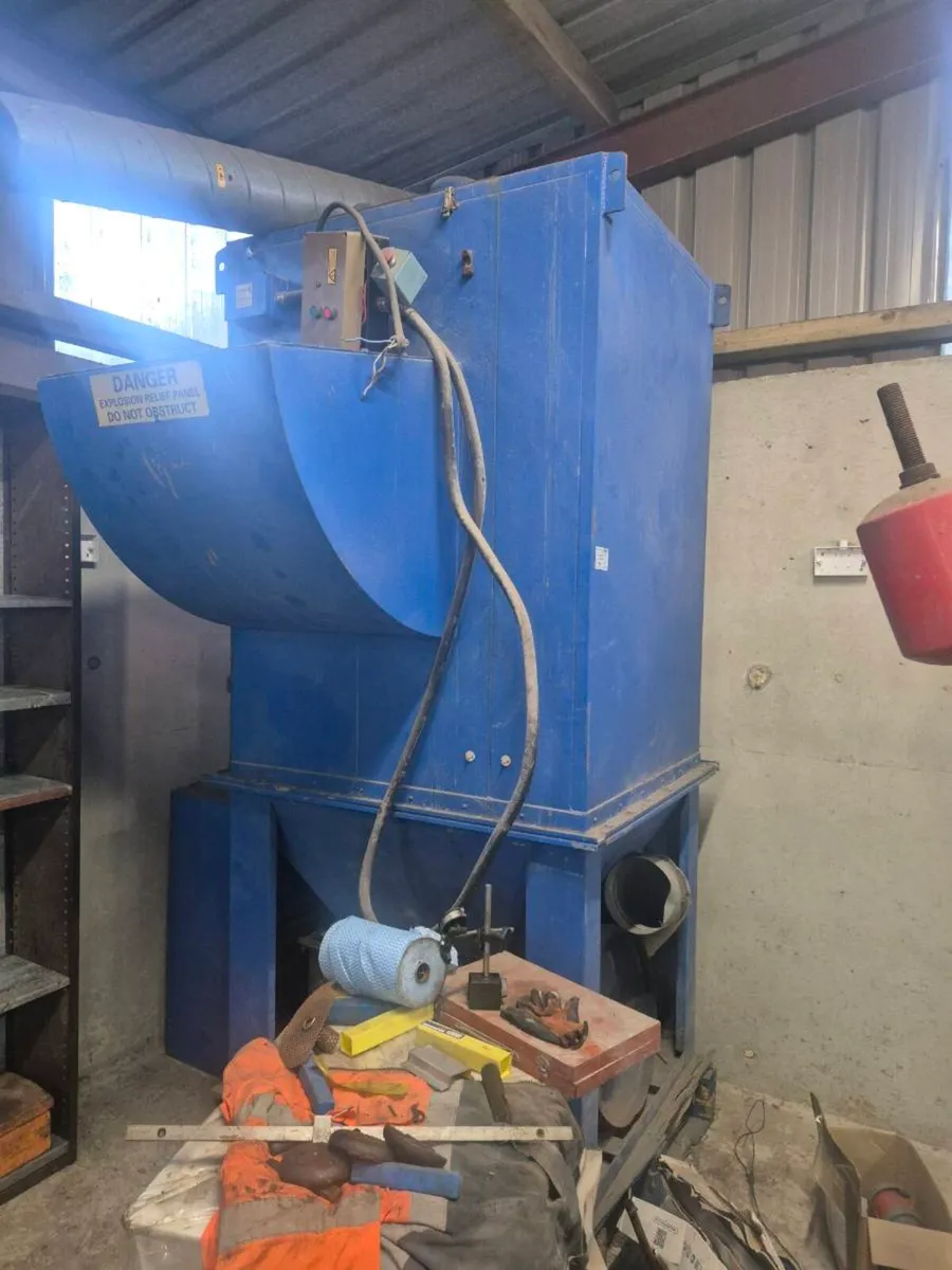 Dust extraction system - Image 1