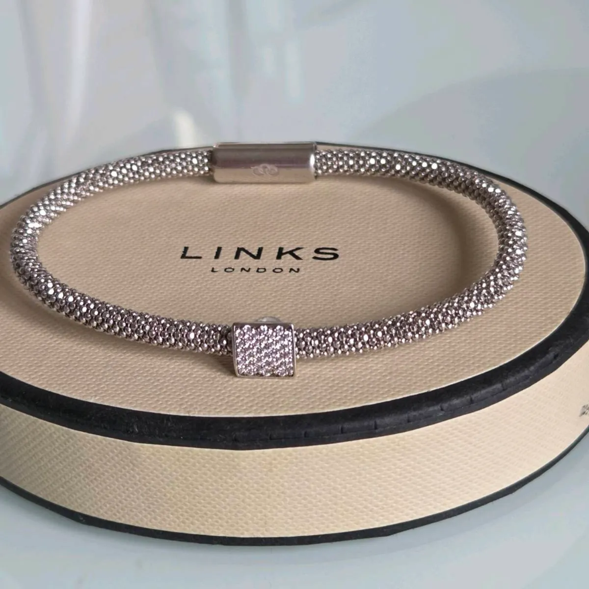 Links of london magnetic bracelet size 18.5cm - Image 1