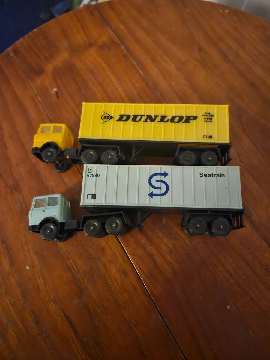 Hornby Lima OO Gauge Trucks - Image 1