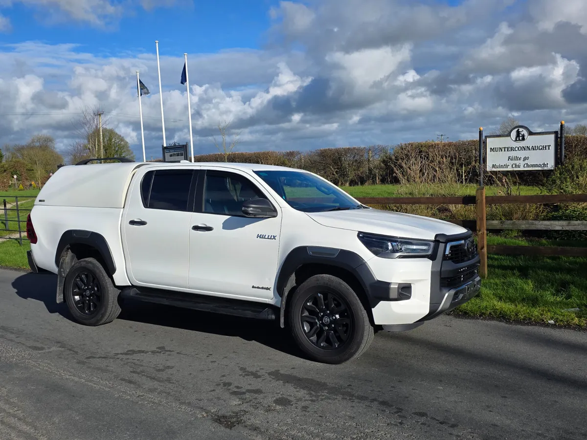 2022 Toyota Hilux Invincible X 2.8 D-4D Auto - Image 1