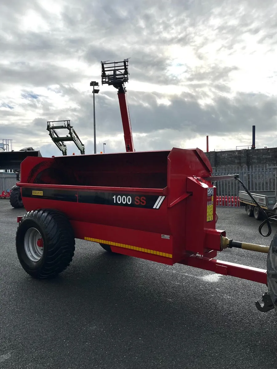 2023 Hispec 1000 Dung Spreader - €11,000 - No VAT - Image 2