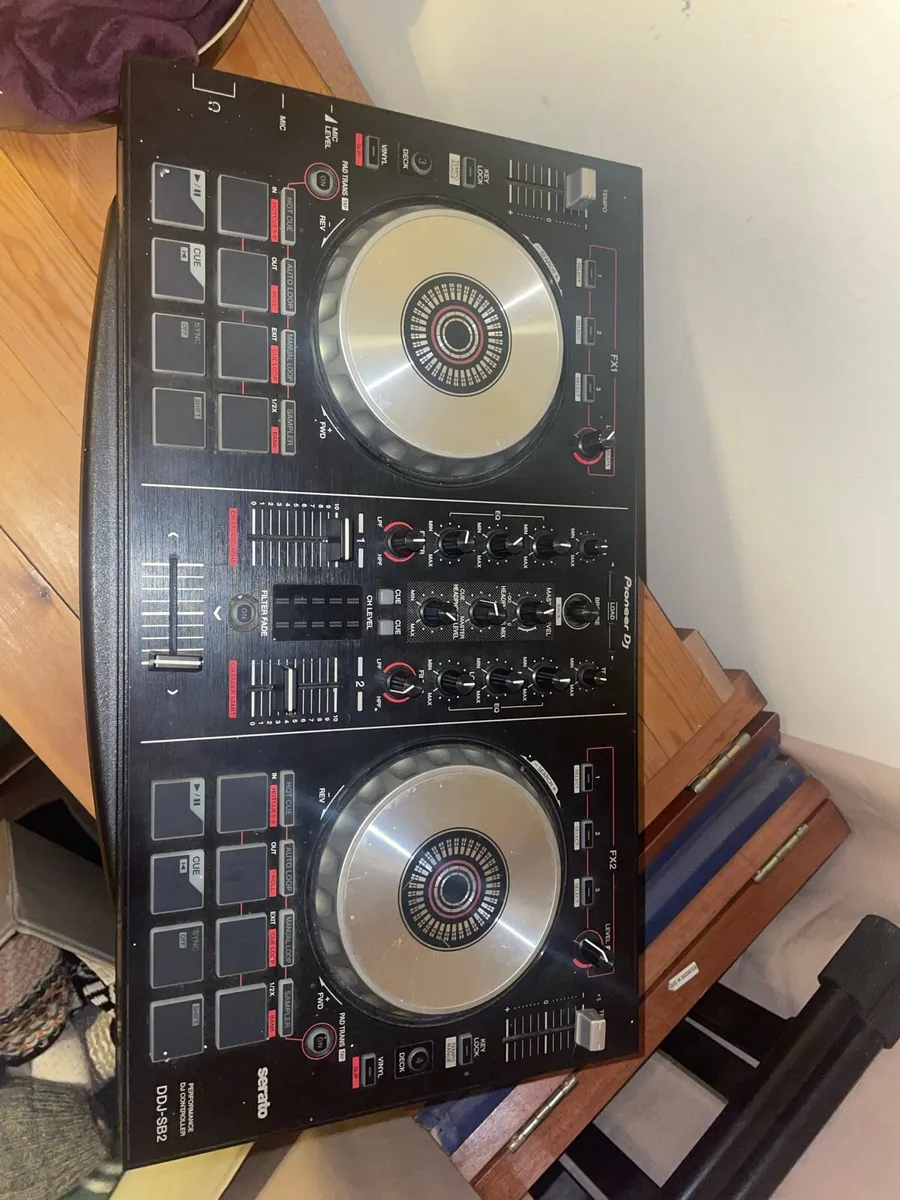 Pioneer DDJ-SB2 DJ controller - Image 1