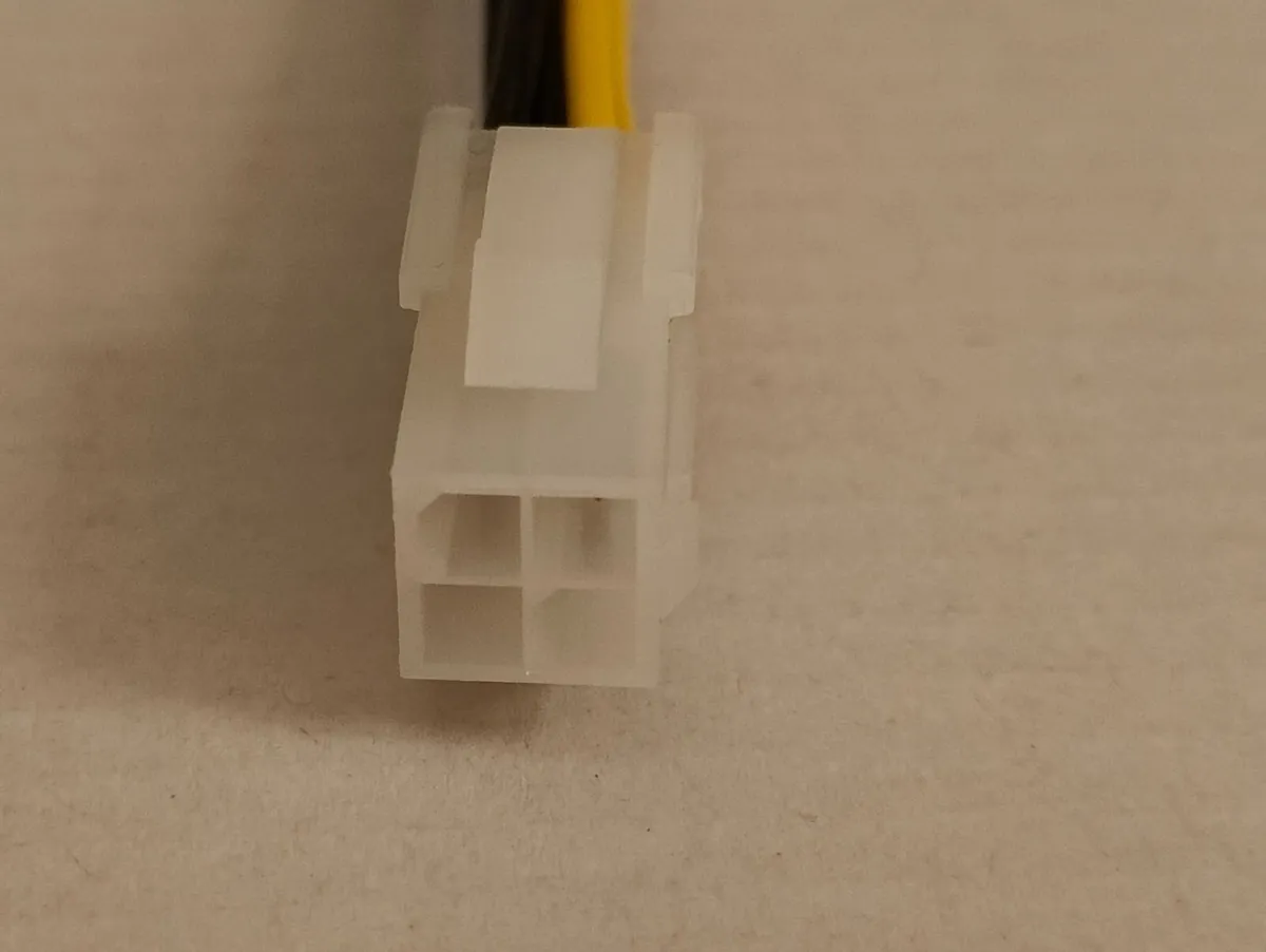 💻 4-Pin to 8-Pin CPU Power Adapter Cable - Image 2