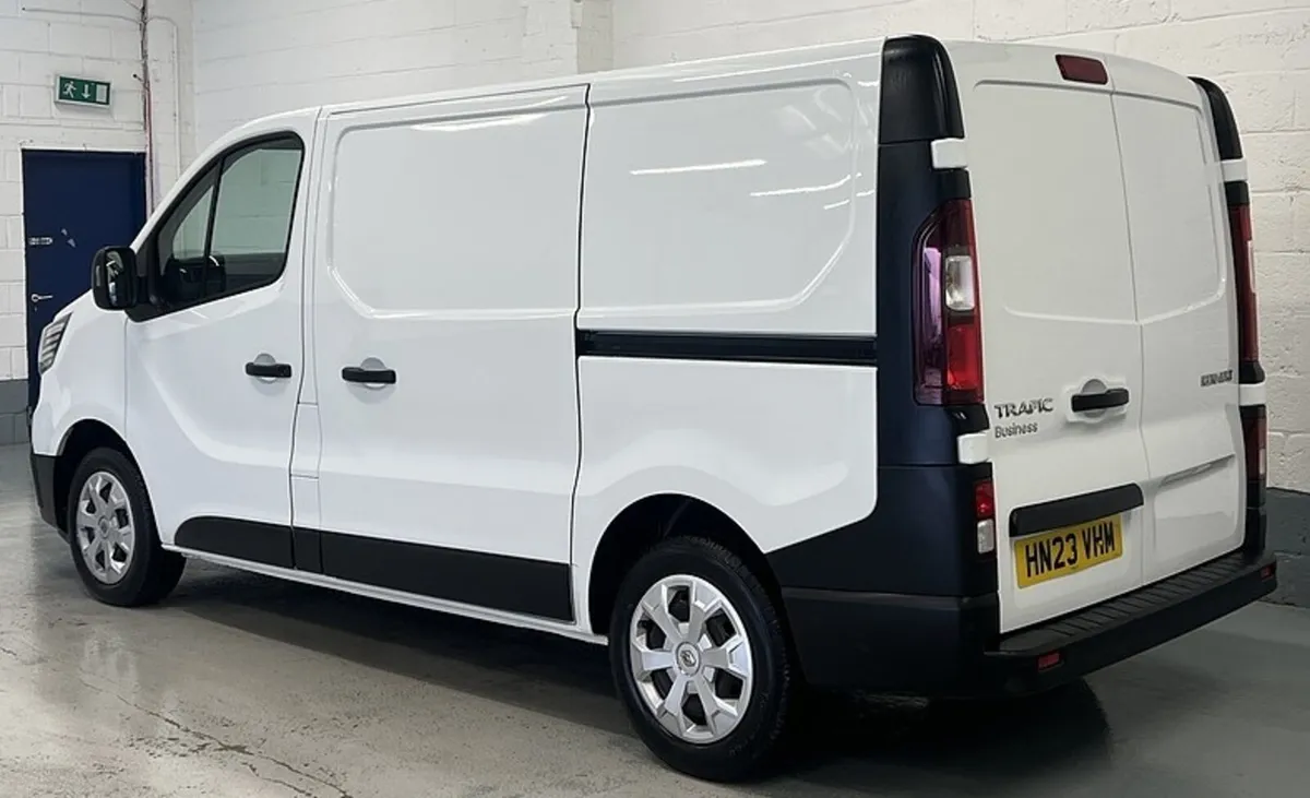 2023 Renault Trafic Panel Van - Image 3
