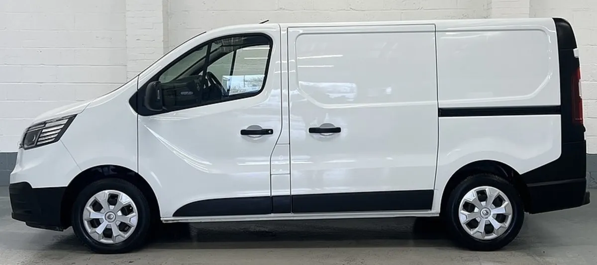 2023 Renault Trafic Panel Van - Image 4