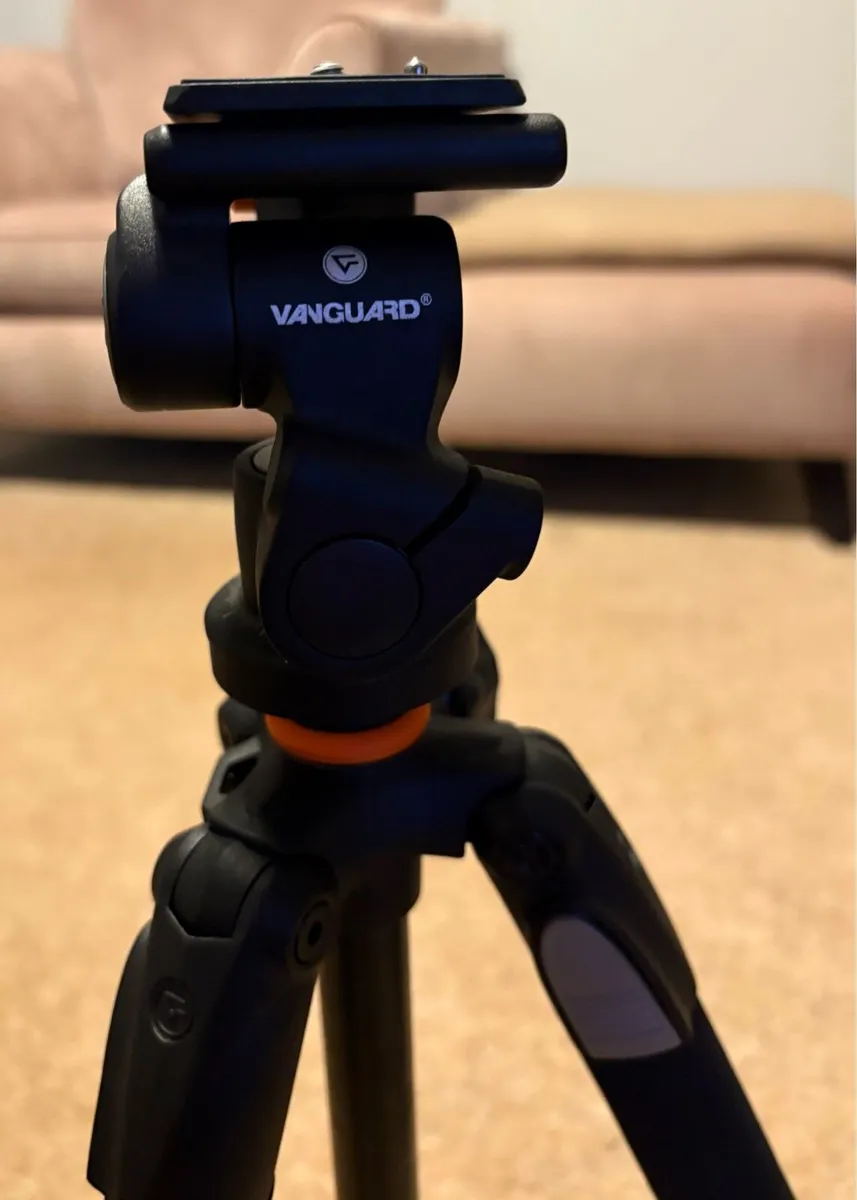 Vanguard Alta+ 233AP aluminum Tripod - Image 2