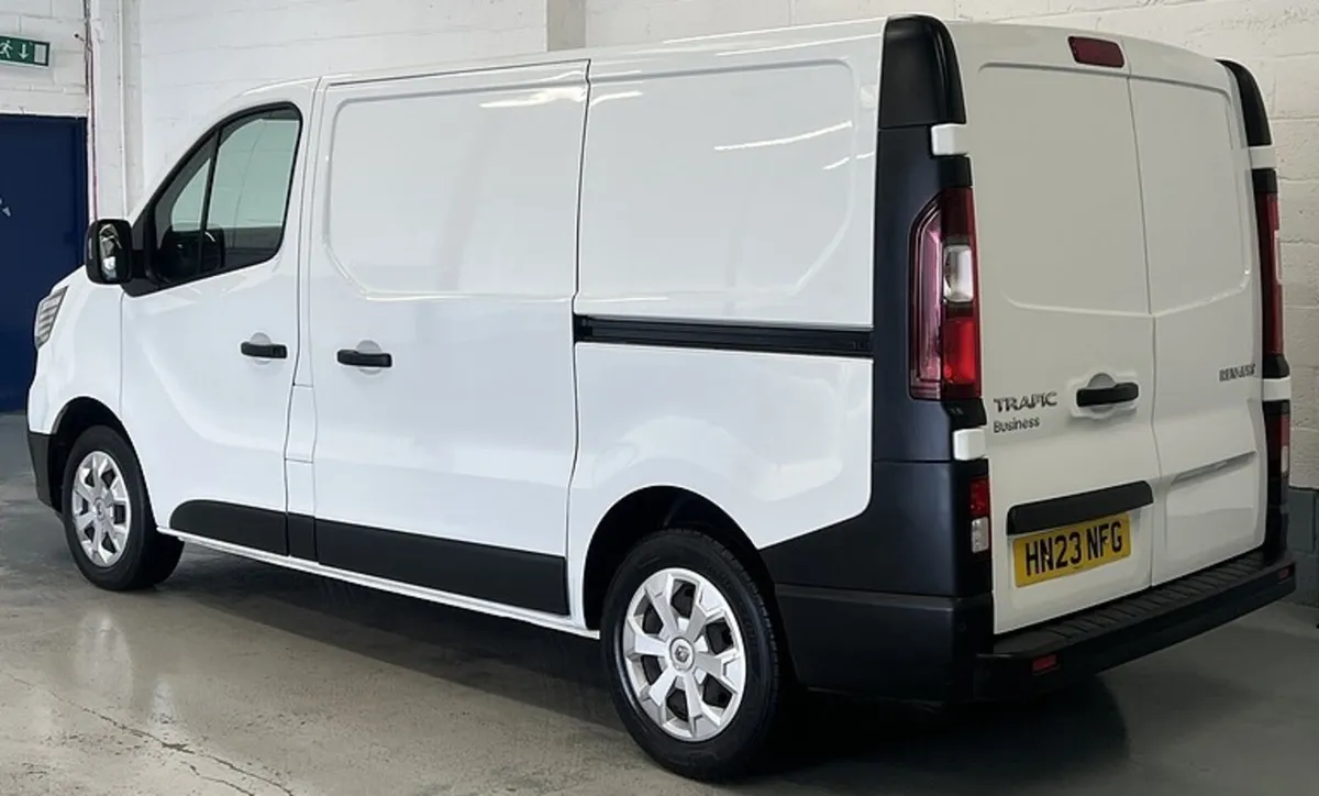 2023 Renault Trafic Panel Van - Image 3