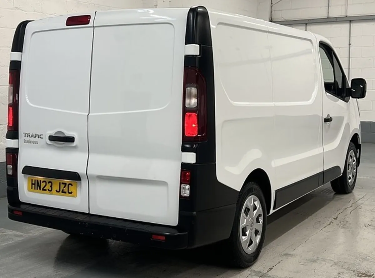 2023 Renault Trafic Panel Van - Image 2