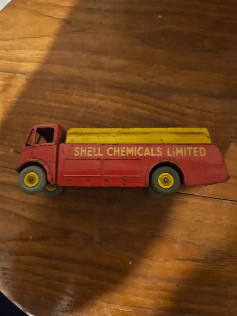 Dinky 1950's Shell Tanker - Image 1