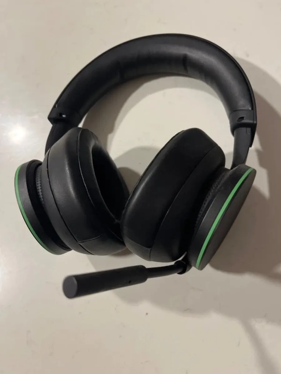 Xbox Wireless Headset - Image 1