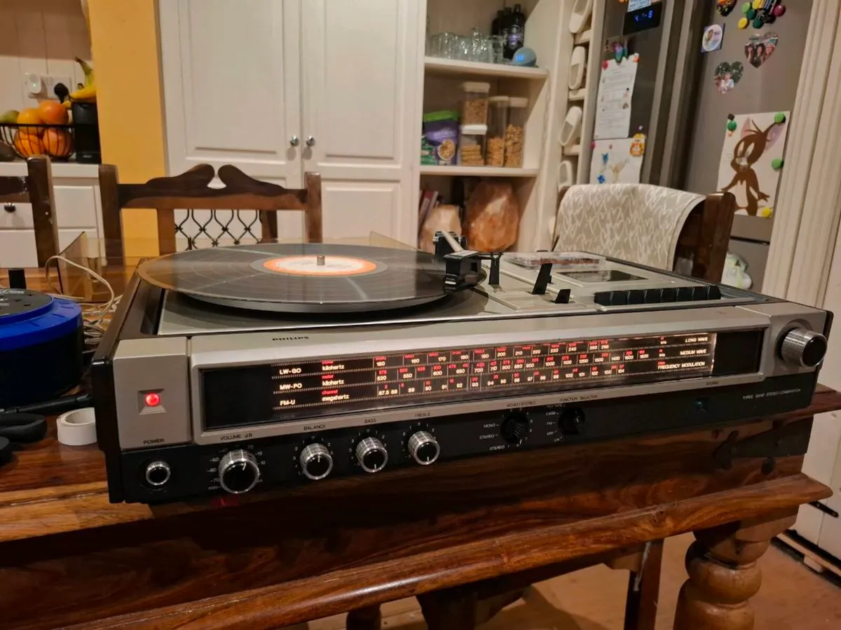 Record player - Image 1