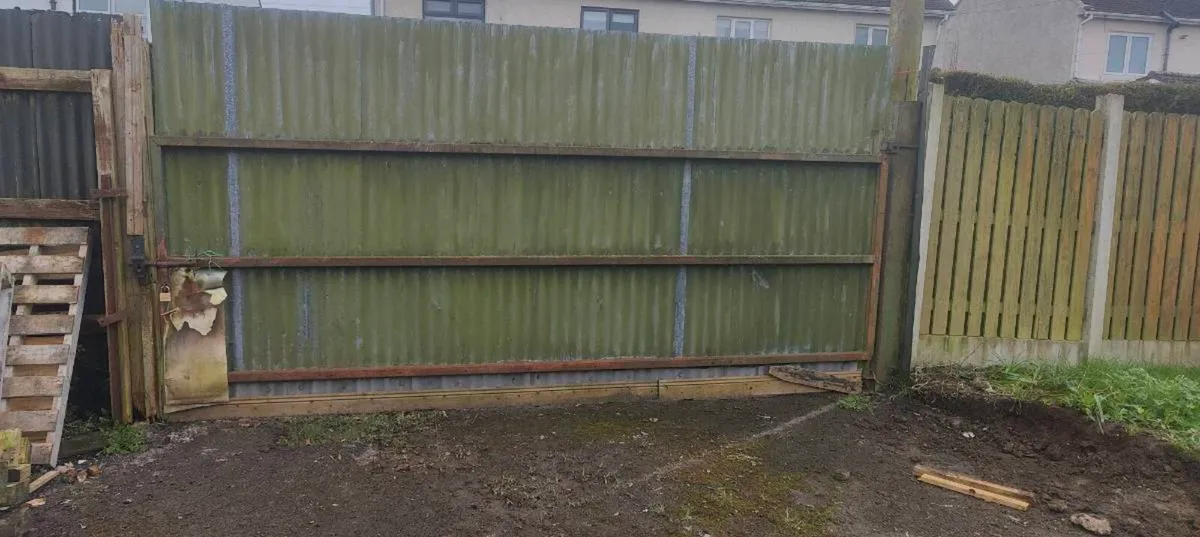 Sheeted gate - Image 1