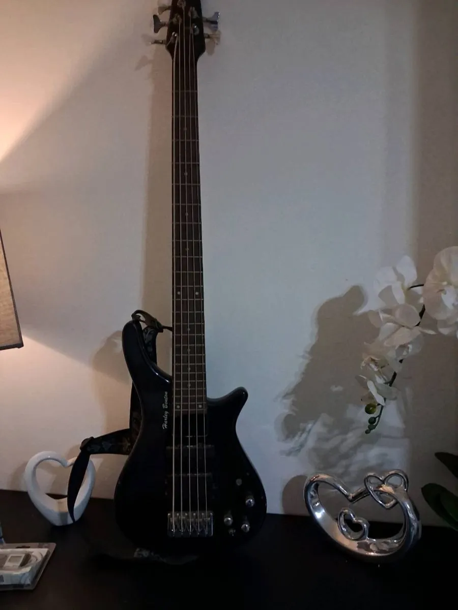 Harley Benton guitar and Marshall amplifer - Image 3