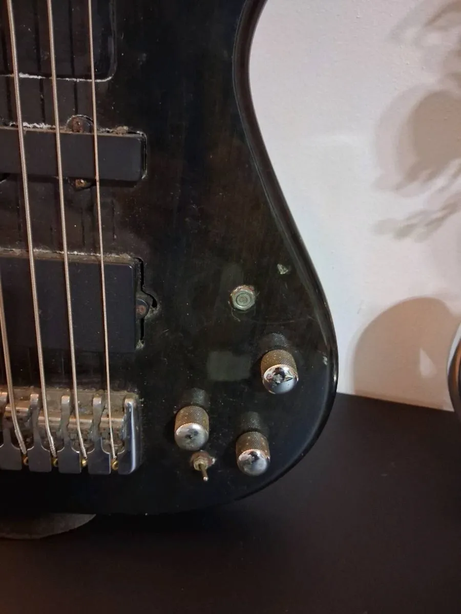 Harley Benton guitar and Marshall amplifer - Image 4