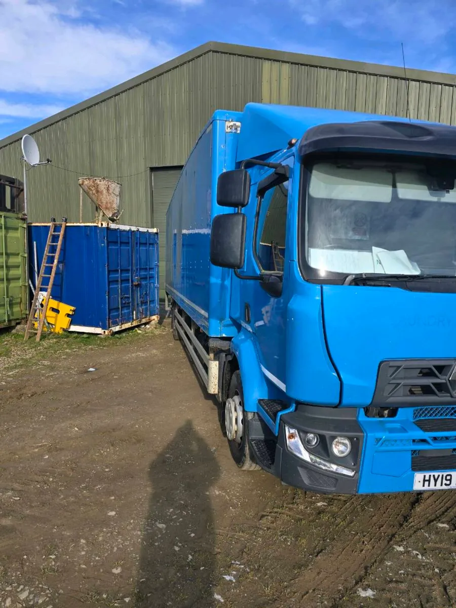 16 ton renault 32ft box with taillift - Image 1