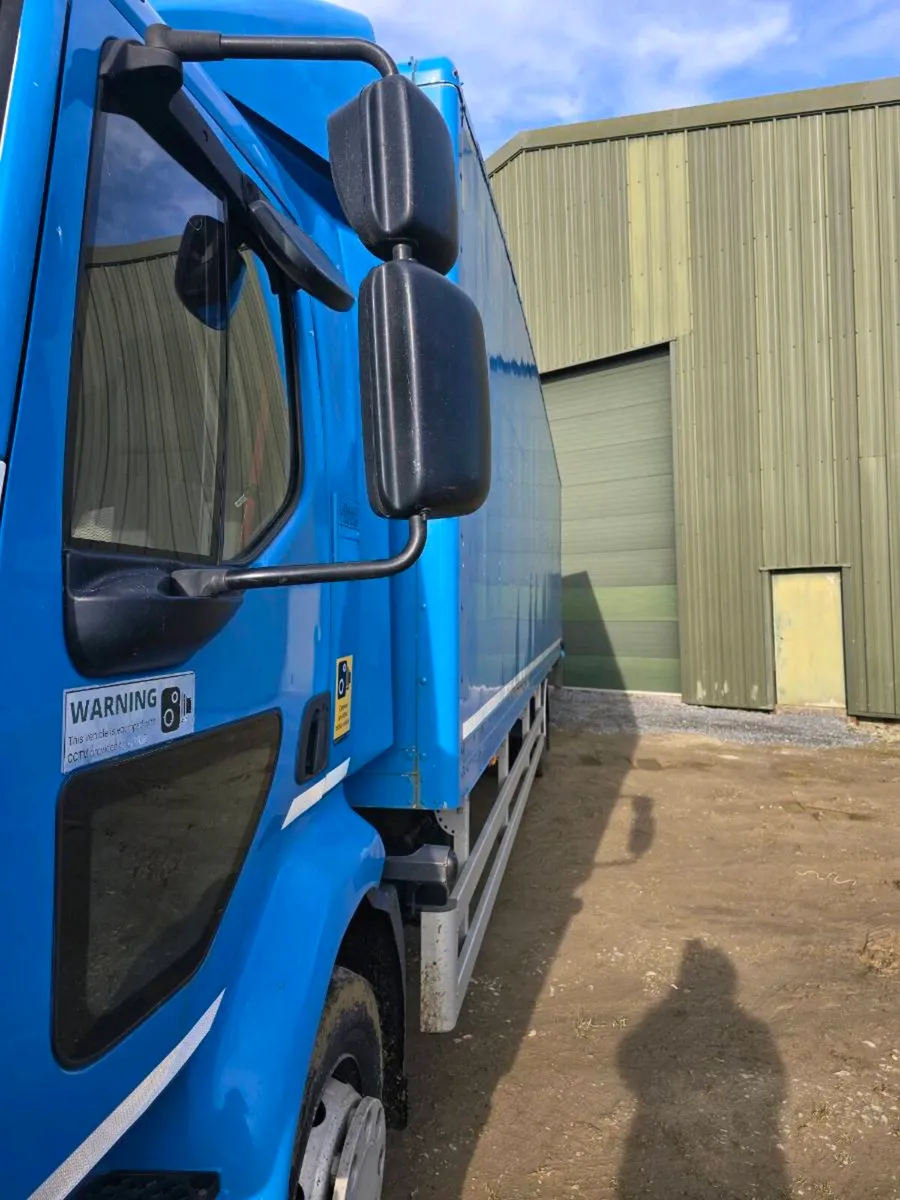 16 ton renault 32ft box with taillift - Image 3