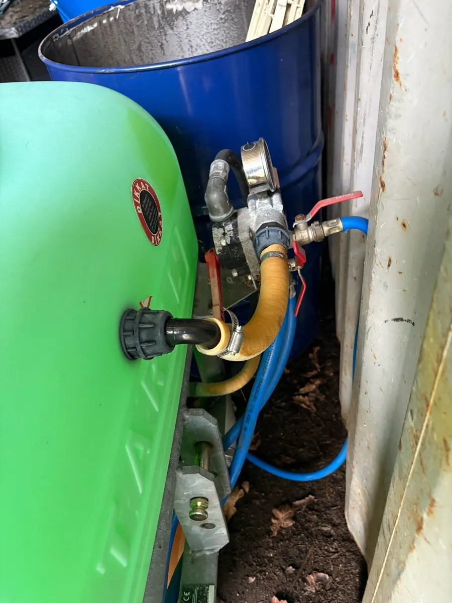 200 lt sprayer for sale - Image 2
