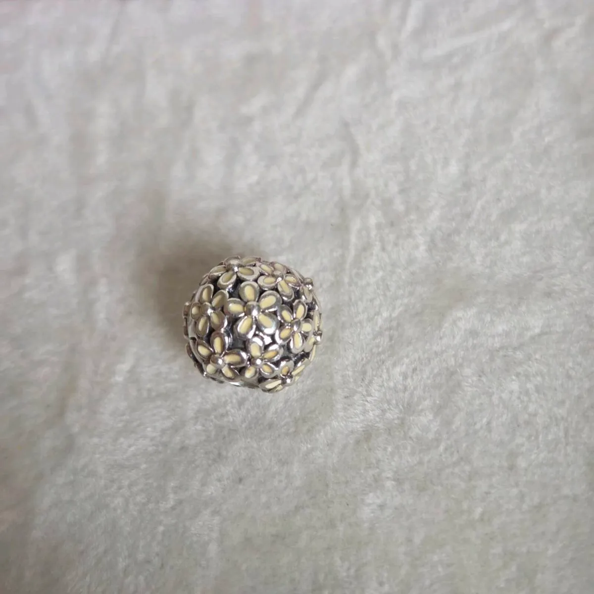 Pandora darling daisy meadow clip charm enamel - Image 1