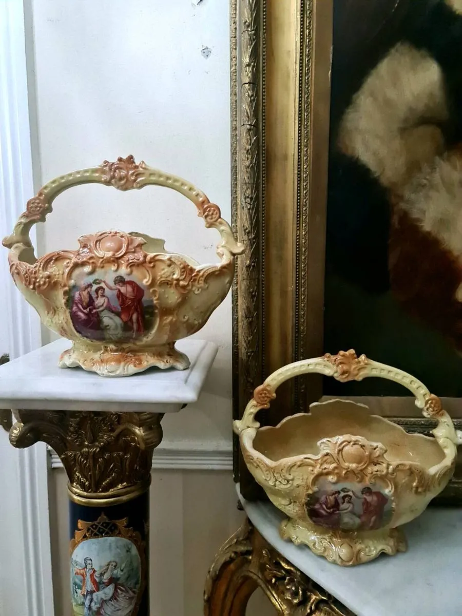 Antique vases POSTAGE AVAILABLE - Image 3