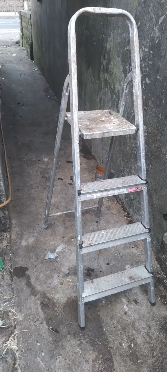 7 step ladder working perfect priced 40e each - Image 2