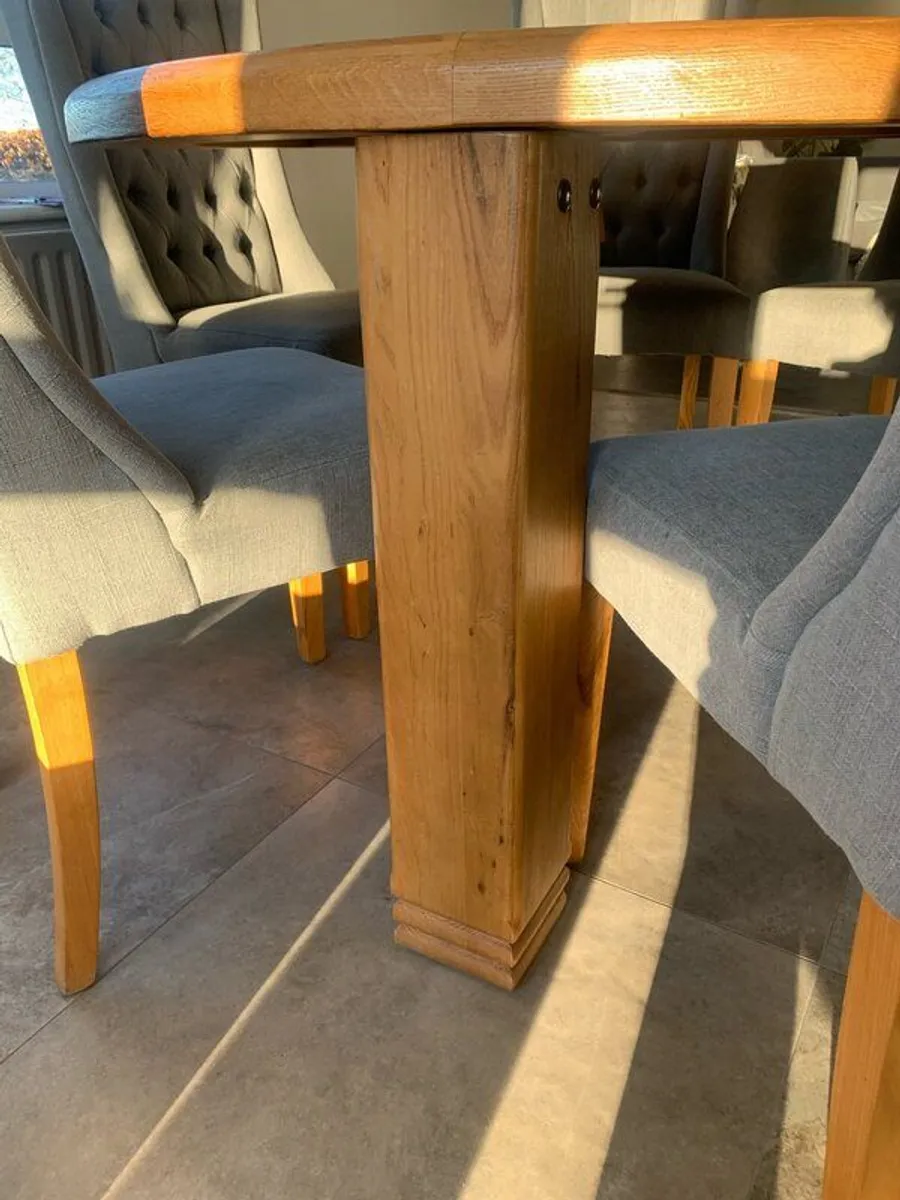Solid Oak Dining room Table with 6 chairs - Image 3