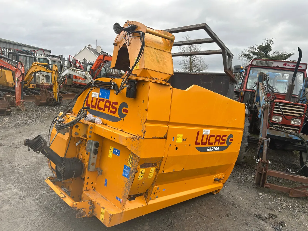 2021 Lucas Raptor Straw Bedder - Image 4