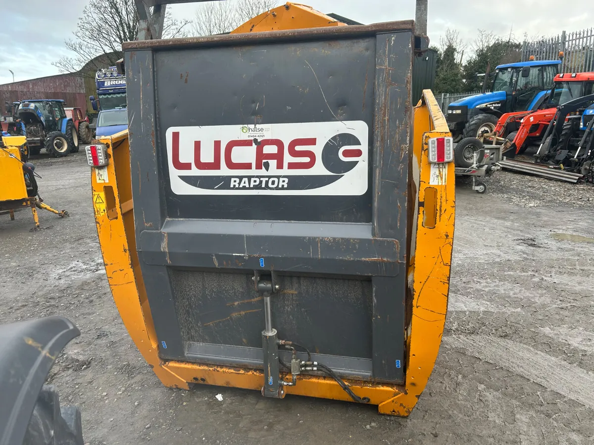 2021 Lucas Raptor Straw Bedder - Image 3