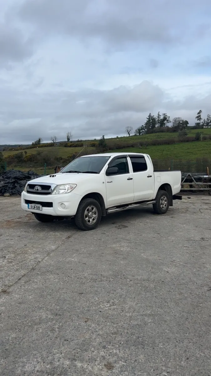 2011 Toyota Hilux - Image 1