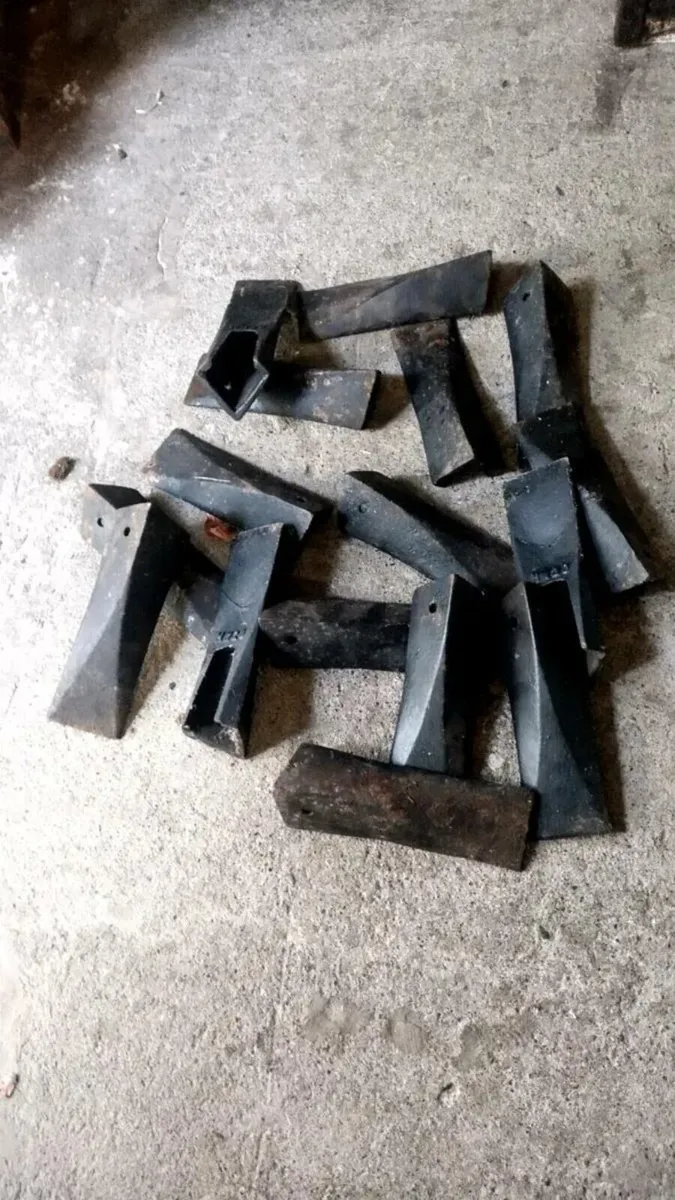 16. Vintage HW20 plough ridge points - Image 1