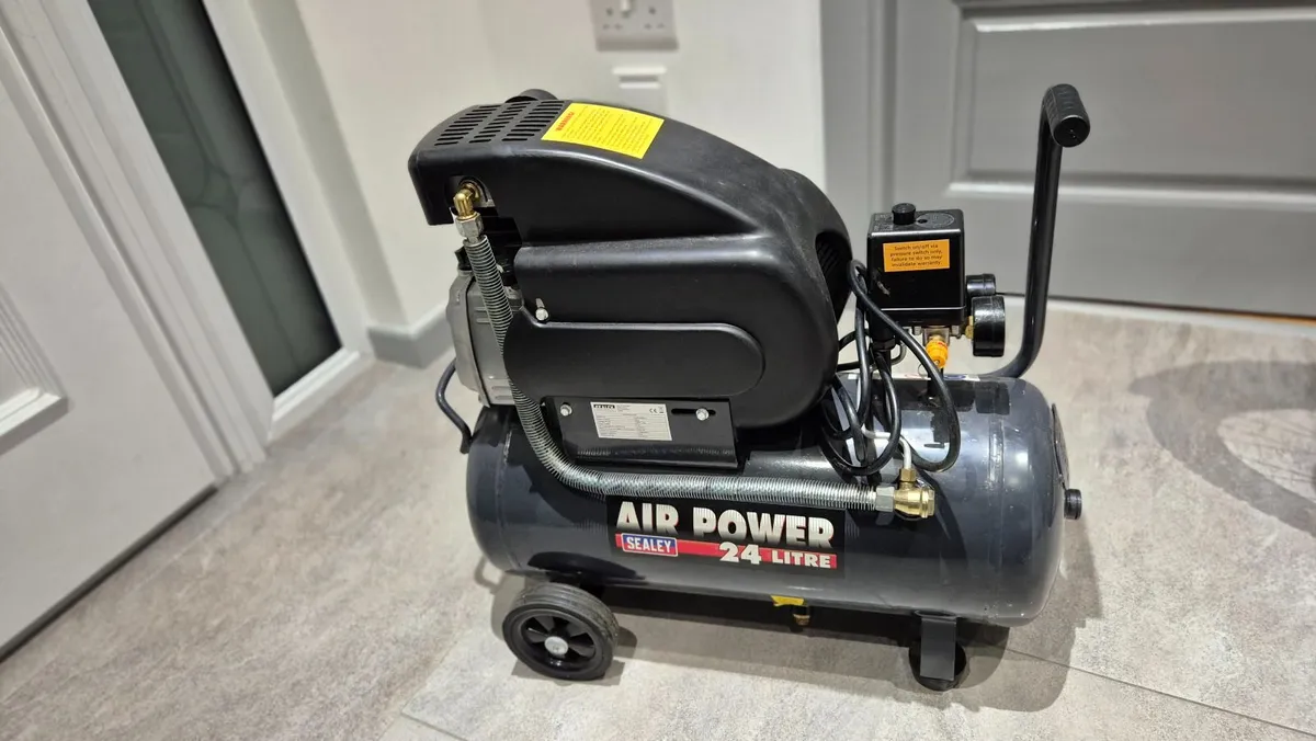 Sealey compressor 24l - Image 1