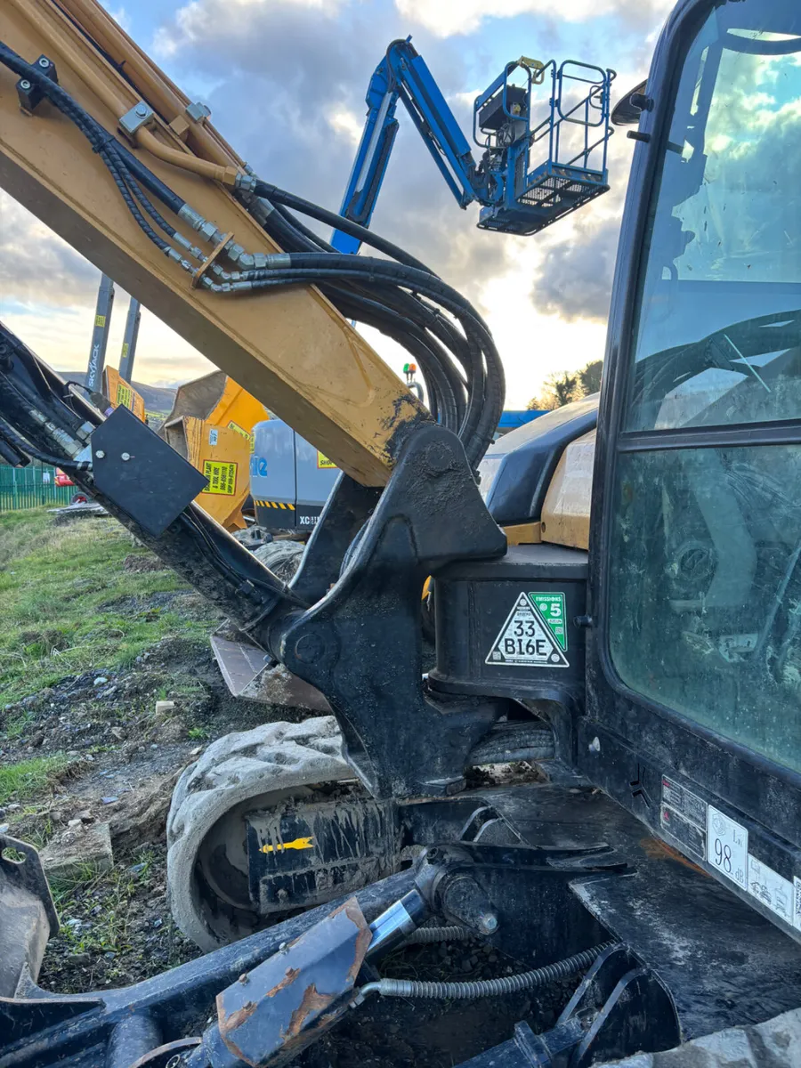 8 ton digger - Image 4