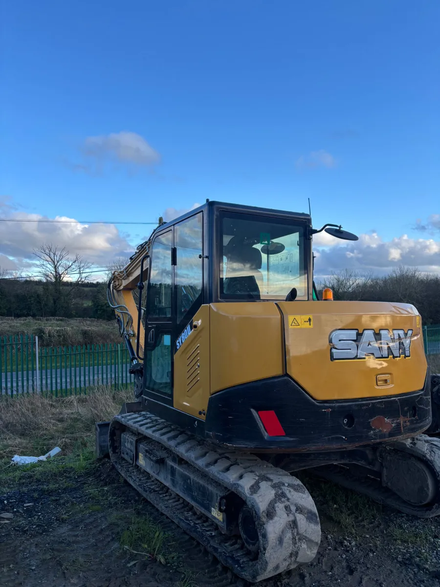 8 ton digger - Image 1