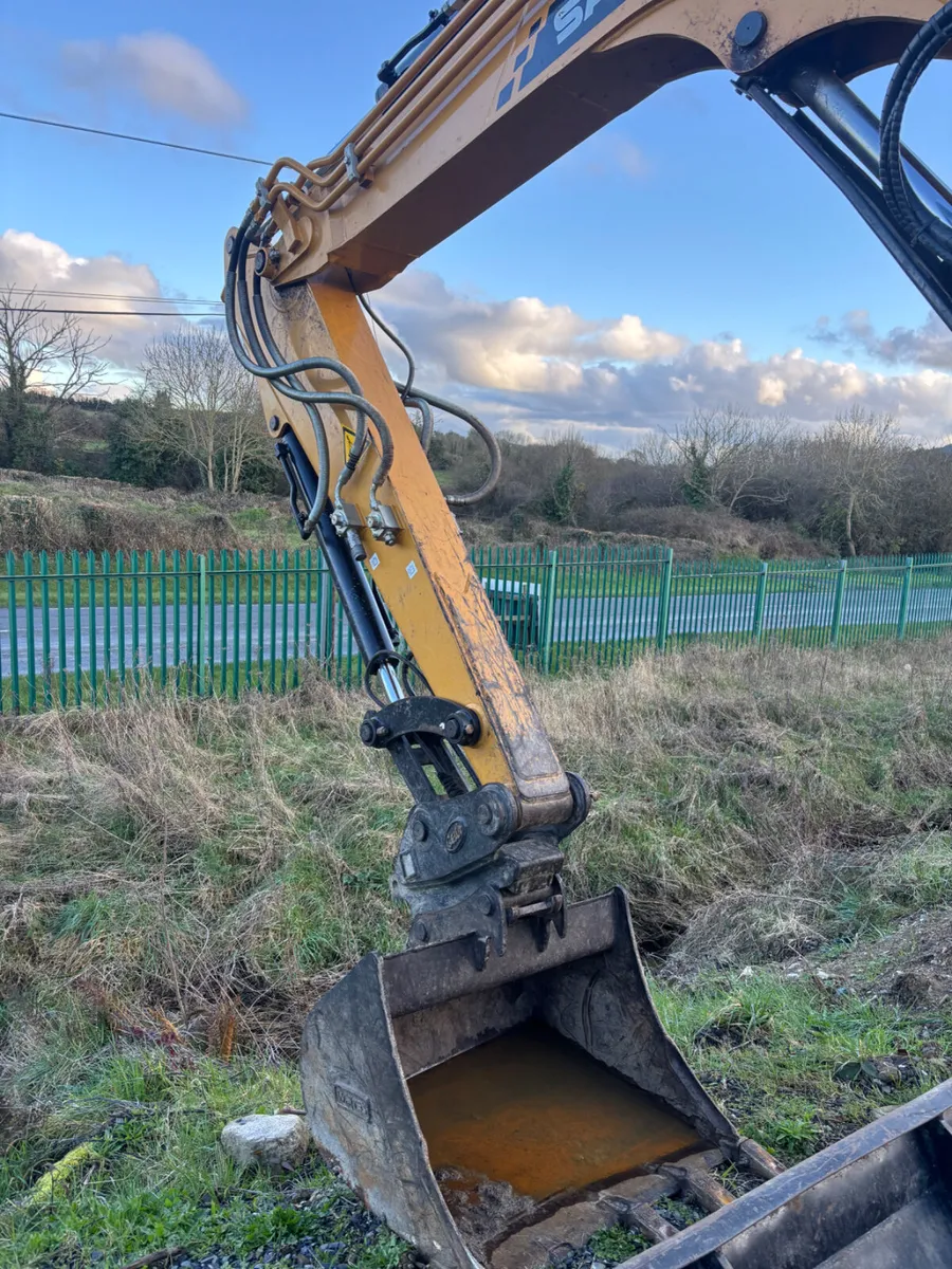 8 ton digger - Image 2