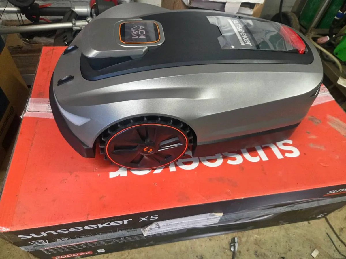 Sunseeker robot mower - Image 1
