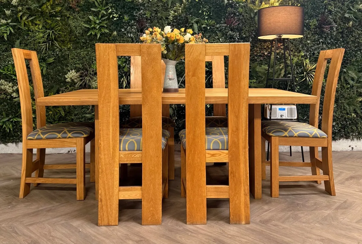 Oak dining/kitchen table & 6 chairs - Image 2